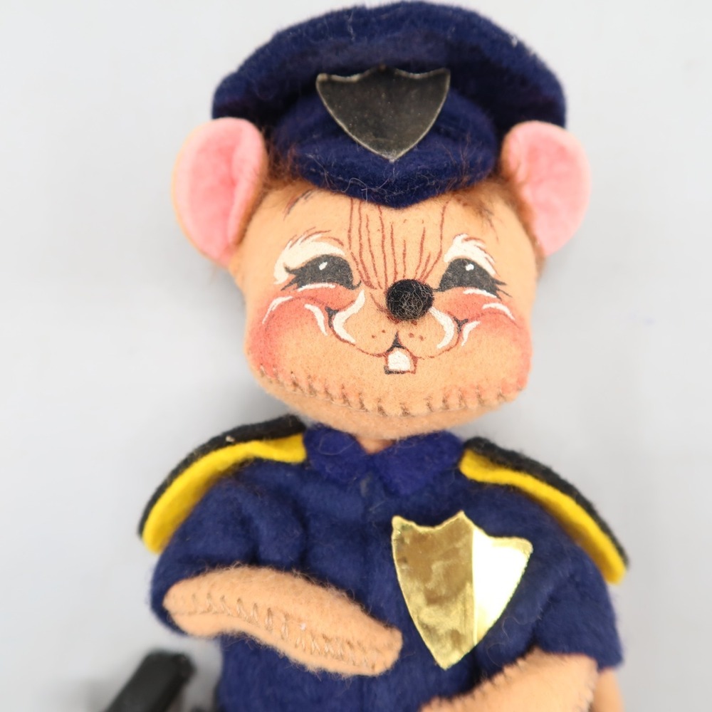 Vintage 1994 ANNALEE Doll Police Officer Mouse Policeman Retired
